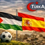 Gazze’de Çocuklar İspanya Ve Filistin Bayraklarını Yan Yana Taşıdı