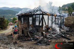 Karabük’te Ev Yangını: 2 Yaşındaki Berkant Kurt Hayatını Kaybetti