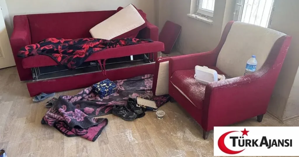 Firari FETÖ Mensubu Karatepe Yakalandı: Evinden Altın ve Döviz Çıktı 2 Firari FETÖ Mensubu Karatepe Yakalandı: Evinden Altın ve Döviz Çıktı
